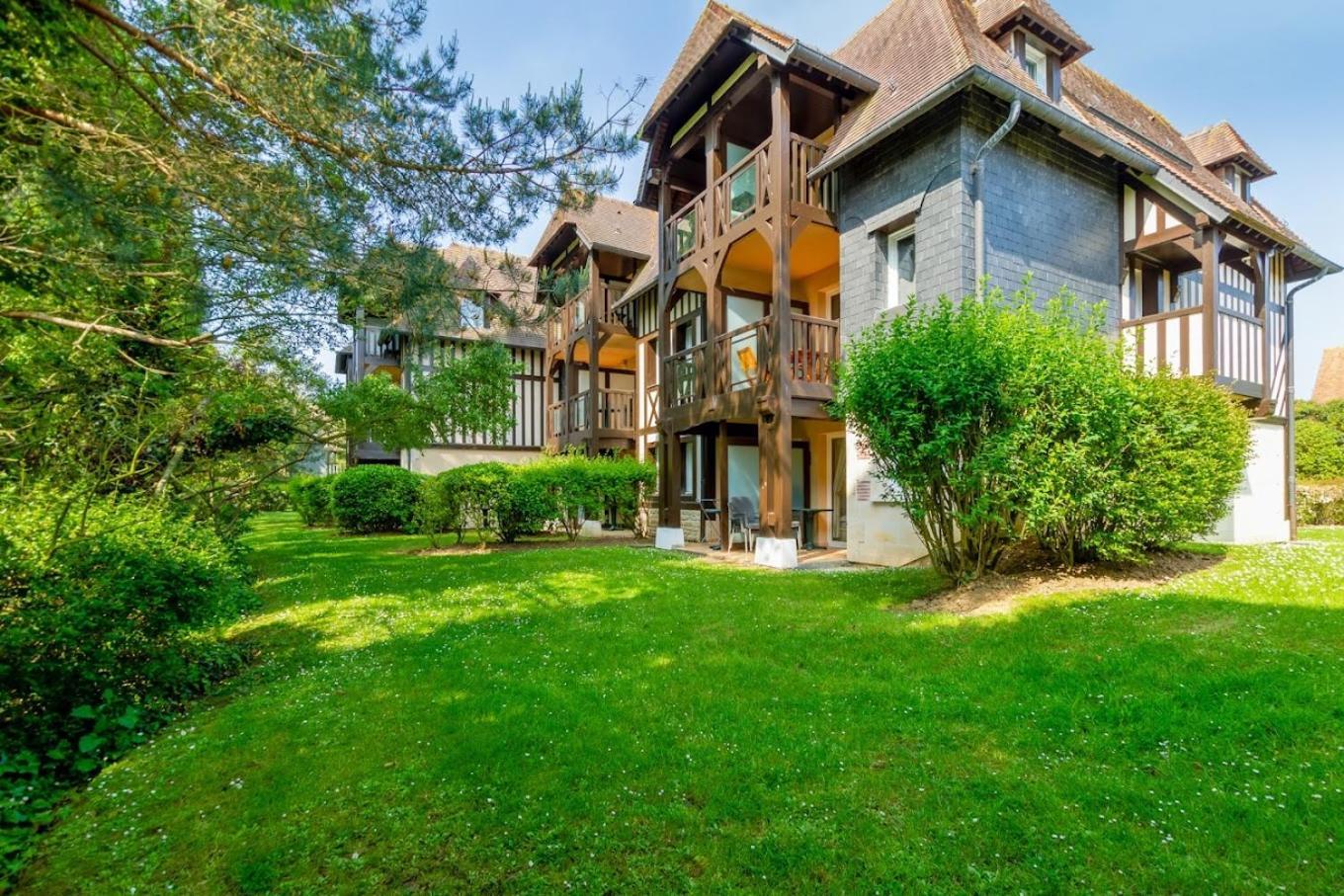 Petit Golf Privee Piscine Chauffee Apartment *